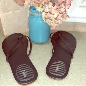 New women’s size 9 black flip flops